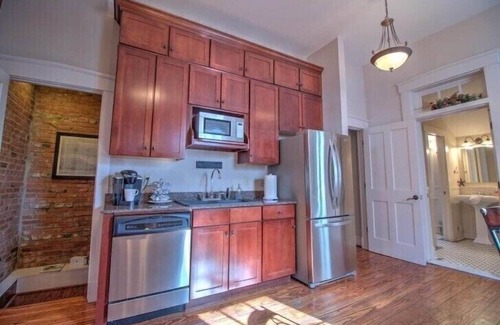 St. Charles House | 1870's Luxury Guest Cottage, Historic Downtown St. Charles, Mo.