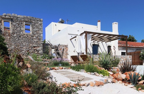 Kefalas Villa | 1891 Home Epitomizes Relaxation With Magical Views In The Heart Of The Village
