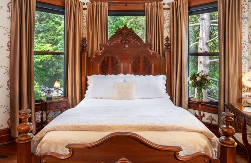 Historic Montford Bed & Breakfast | 1899 Wright Inn and Carriage House