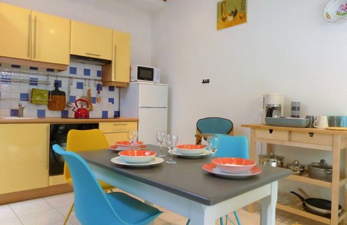 Laure-Minervois Apartment | 18kms from Carcassonne, gîte in the heart of the Minervois. Mansion