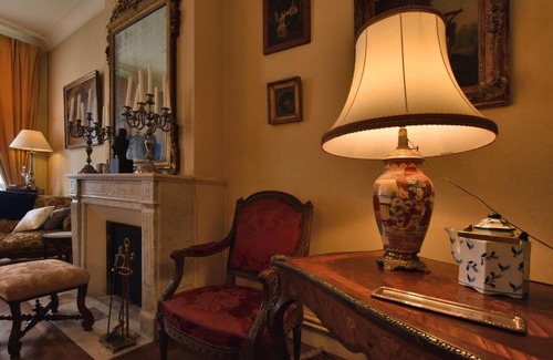 Villefranche-du-Perigord House | 18th century character home with garden in the heart of a historic village