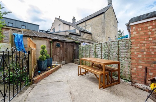 Cirencester House | 18th Century Cottage in Cirencester with Garden