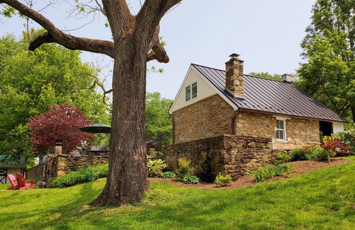 Middleburg Cottage | 18th Century Stone Cottage minutes from historic Middleburg