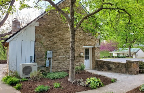 Middleburg Cottage | 18th Century Stone Cottage minutes from historic Middleburg