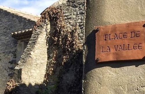 Goult House | 18th Century Village House in the Top of the Village With