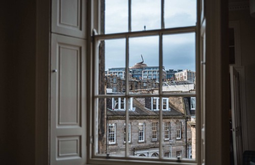 New Town Cottage | 19/4 Union Street - sleeps 5 guests in 3 bedrooms