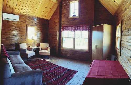 Columbia Falls House | #19 - Flagpole View Cabins - Deluxe Cabin