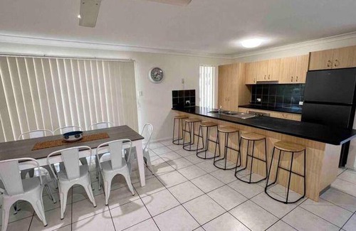 Sandstone Point House | 190 m² House ∙ 4 bedrooms ∙ 8 guests