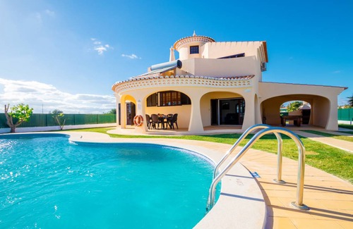 Patroves Villa | 190 m² Villa ∙ 3 bedrooms ∙ 9 guests