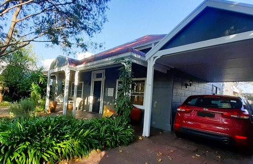 Benalla Cottage | 1904 Benalla central: Ideal for couples, singles, & pets.