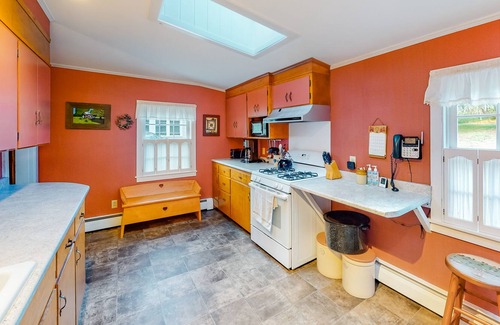 Seal Harbor House | 1906 Craftsman with fast WiFi, washer/dryer & nearby beach access