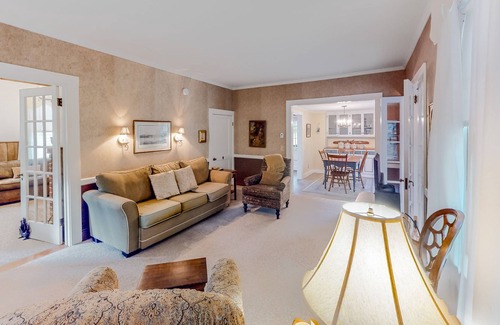 Seal Harbor House | 1906 Craftsman with fast WiFi, washer/dryer & nearby beach access