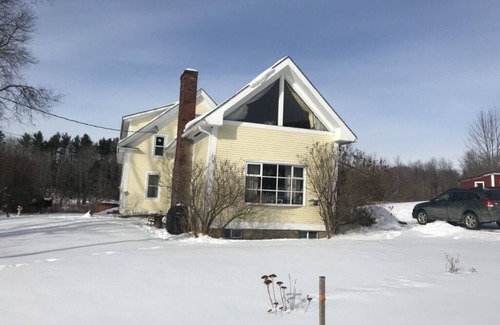 Moscow House | 1920's Renovated Farm House, 4 seasons close to Stowe, Vermont