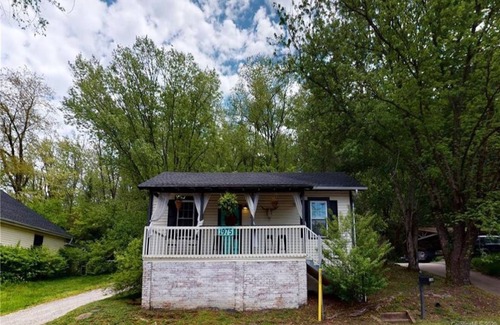 Woodfin House | 1920s bungalow near river, 8 min to DT AVL!