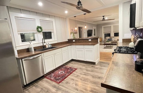 Carrboro House | 1920’s Farmhouse - 3bed/2bath - Pet Friendly