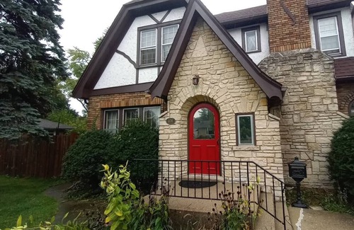 Waukegan House | 1929 charmer