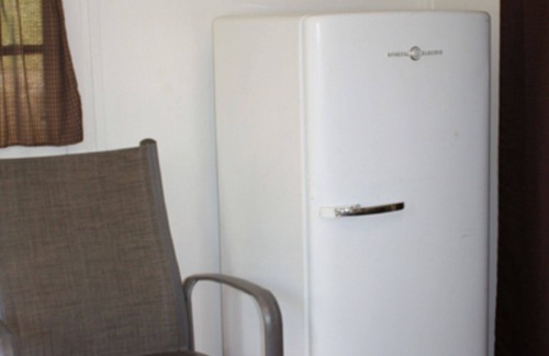 Clearlake Cabin | 1930's Rustic Studio Cabin on a Private Estate, Sleeps 2
