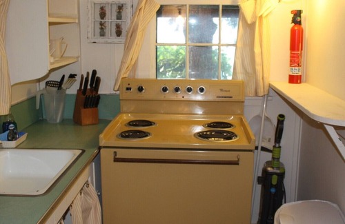 Clearlake Cabin | 1930's Rustic Studio Cabin on a Private Estate, Sleeps 2