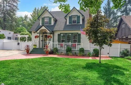 Medford House | 1930s Queen Anne Historic Downtown Retreat