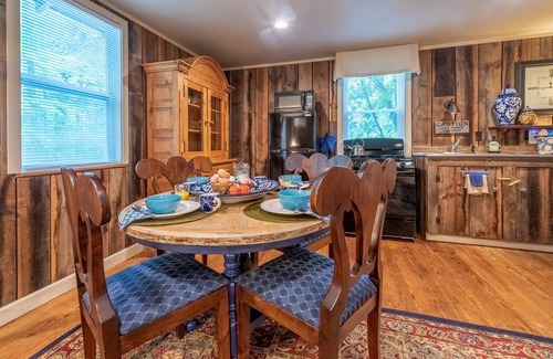 Hendersonville Cabin | 1940's Barn in Mountain Cove - Near DuPont Waterfalls & Hiking & Biking