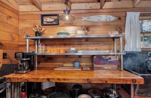 Eastham Cottage | 1940s Cottage Stunner Large Studio w/loft feel dog friendly