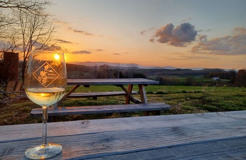 Alleghany County House | 1945 Farmhouse Charmer This is What You Come to the Country for! 12 mins Sparta