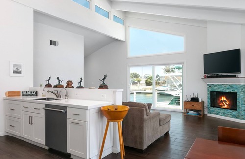 Channel Islands House | 1950J "Dock Holiday"