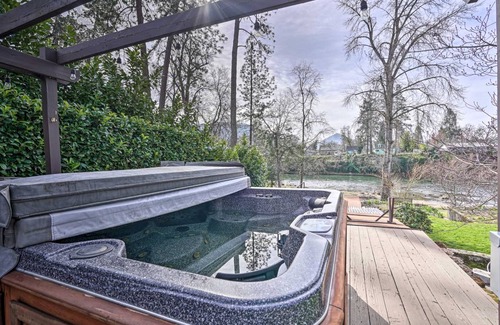 Grants Pass House | 198 m² House ∙ 3 bedrooms ∙ 8 guests