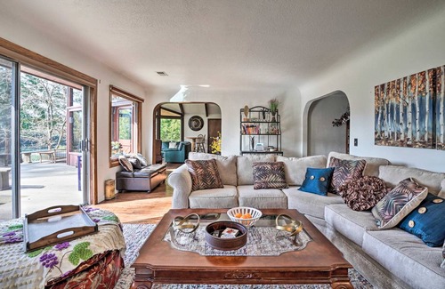 Grants Pass House | 198 m² House ∙ 3 bedrooms ∙ 8 guests