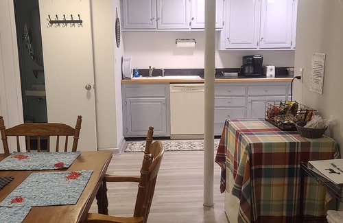Bristol Apartment | 1B/1B Apt. on Hobby Farm π π in Bristol. 5 minutes from Newfound Lake