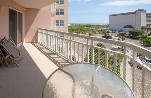 Diamond Beach Condo | 1B/1B condo with Ocean views, Resort style, Free WIFI, Few steps to the Beach!