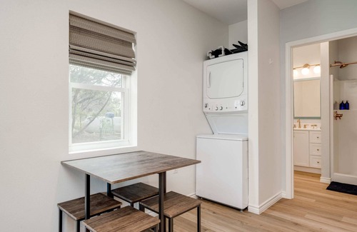 Buchanan Dam Apartment | 1b/1b Lake view porch, lake access, kitchenette