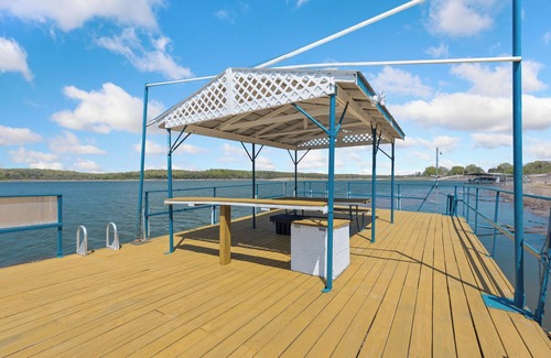 Diamond City Cabin | 1bd/1bath cabin with beautiful views of Bull Shoals Lake in a quiet, peaceful area.