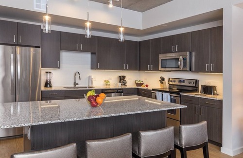 Civic District Resort | 1BD/Austin - Rooftop Pool & Firepit, BBQ!