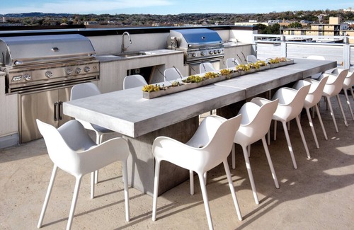 Civic District Resort | 1BD/Austin - Rooftop Pool & Firepit, BBQ!