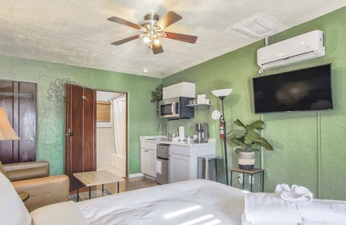 West Colorado Springs Apartment | 1BD Suite Close to Red Rocks Dogs Welcome!