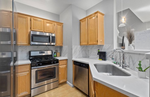 South San Jose House | 1BED 1.5 BATH Pool:Jacuzzi 10 Mins From Downtown San Jose