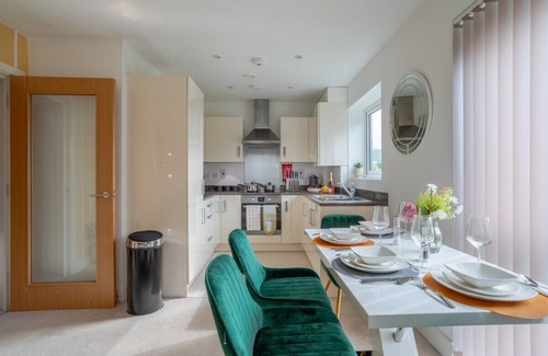 Hemel Hempstead Apartment | 1BED | 1BATH * Great Views* Free WI-FI * Parking