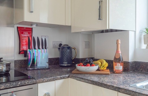 Hemel Hempstead Apartment | 1BED | 1BATH * Great Views* Free WI-FI * Parking
