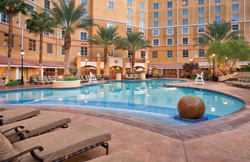 Las Vegas Condo | 1Bed Las Vegas - Bar, Pools, Hot Tubs, & Theater!