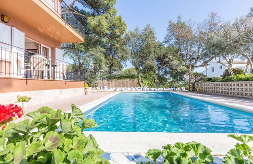 Calella de Palafrugell Villa | 1BENET 1 - House divided into 3 totally independent apartments with shared pool just 1 km from the beach of Calella de Palafrugell