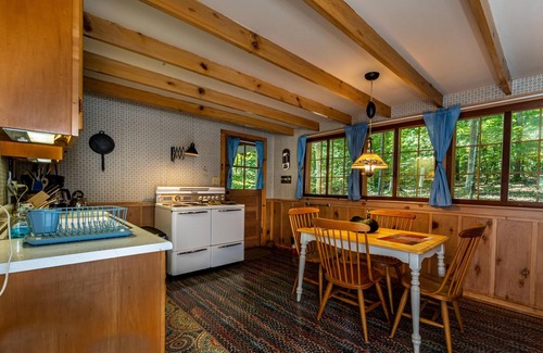 Nashville Cabin | 1BR, 1BA Log Cabin