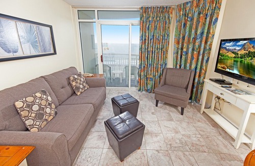 Myrtle Beach Apartment | 1BR/1BA Oceanfront condo w/Kitchen & Balcony in Center of MB, #603