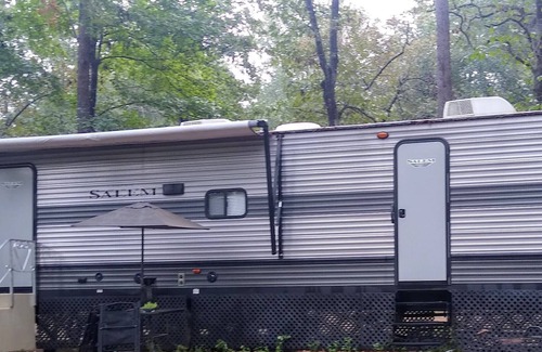 Plantersville House | 1BR 32' RV Texas Renaissance Festival 5 min. The Street is 1 from HBO Series.