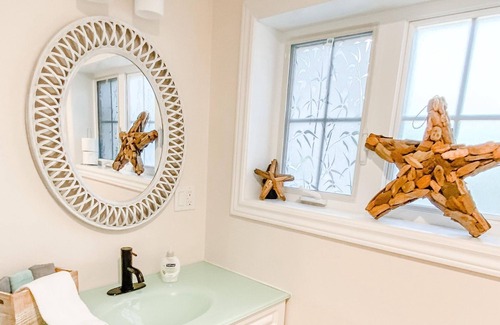 Saint-Zotique Apartment | 1BR Apartment by the Water - 40 mins to Montreal /Airport /Autoroute 20 access
