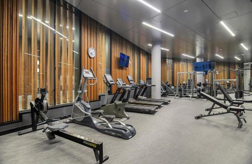 Docklands Apartment | 1BR Apartment Near CBD with Pool Access