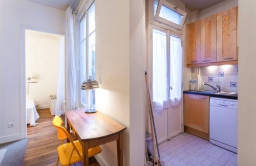 Quartier de l'Ecole-Militaire Apartment | 1br apartment on Blvd LaTour Maubourg with patio