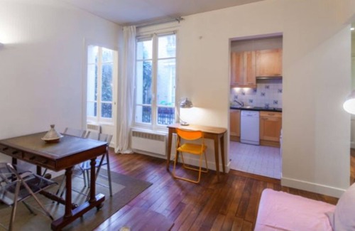 Quartier de l'Ecole-Militaire Apartment | 1br apartment on Blvd LaTour Maubourg with patio