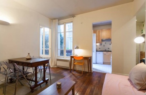 Quartier de l'Ecole-Militaire Apartment | 1br apartment on Blvd LaTour Maubourg with patio