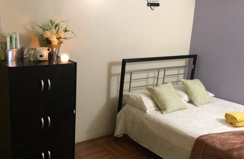 Cypress Hills Apartment | 1BR APT IN BORDER QUEENS & BROOKLYN 15 MINTS FROM AIRPORT & CLOSE TO MTA